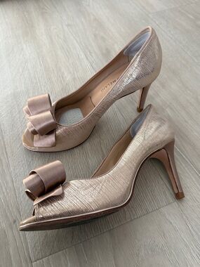 Antonio Melani Mauve, Rose Gold Open-Toe Bow Pump Heel